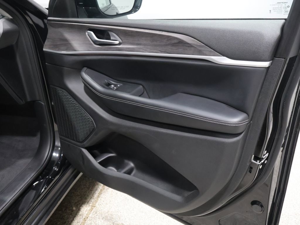 Used 2023 Jeep Grand Cherokee L Limited w/ Trailer Tow Group (B) image 28