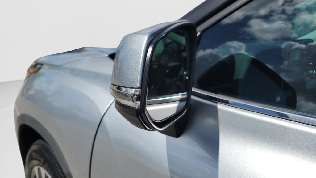 Used 2022 Toyota Highlander XLE FWD image 32