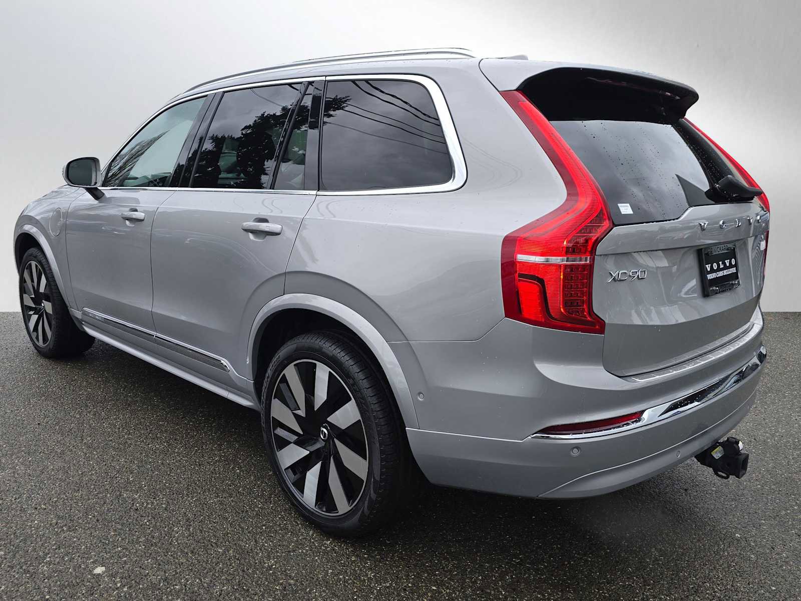 Certified 2023 Volvo XC90 T8 Ultimate w/ Protection Package Premier image 5