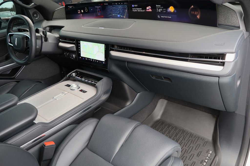 Used 2025 Lincoln Navigator L Reserve w/ Jet Appearance Package image 38