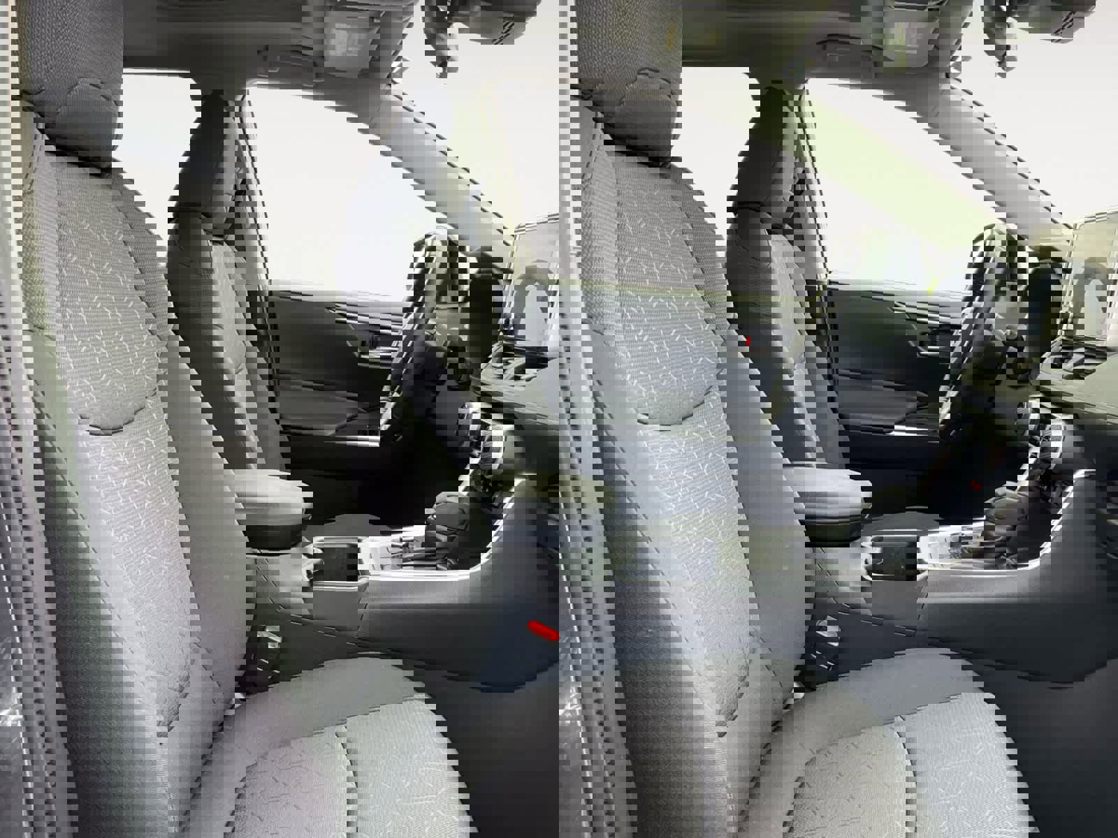 Used 2023 Toyota RAV4 XLE w/ Convenience Package image 16