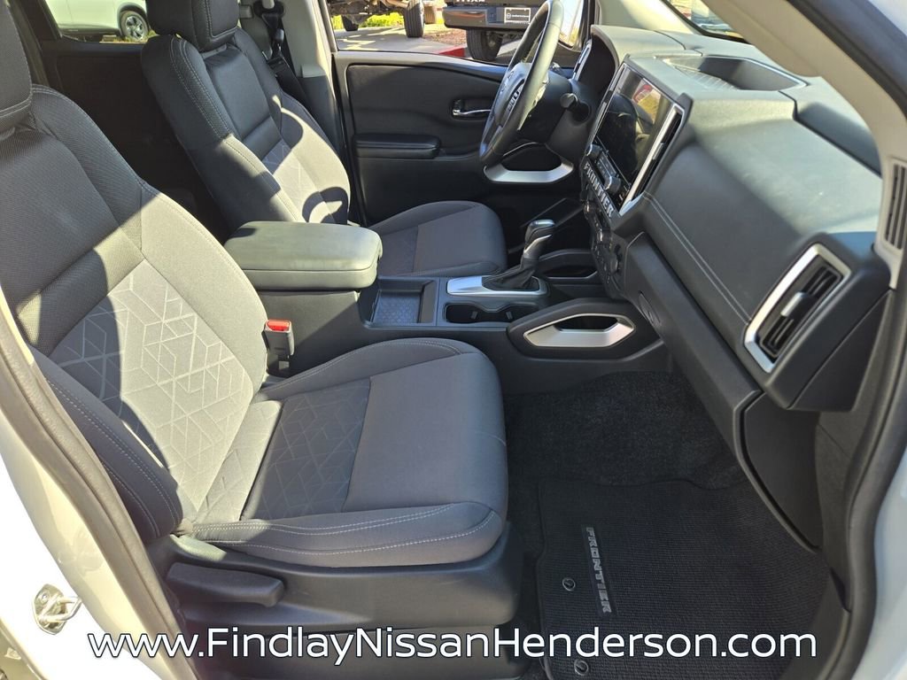 Used 2025 Nissan Frontier SV w/ SV Convenience Package image 16
