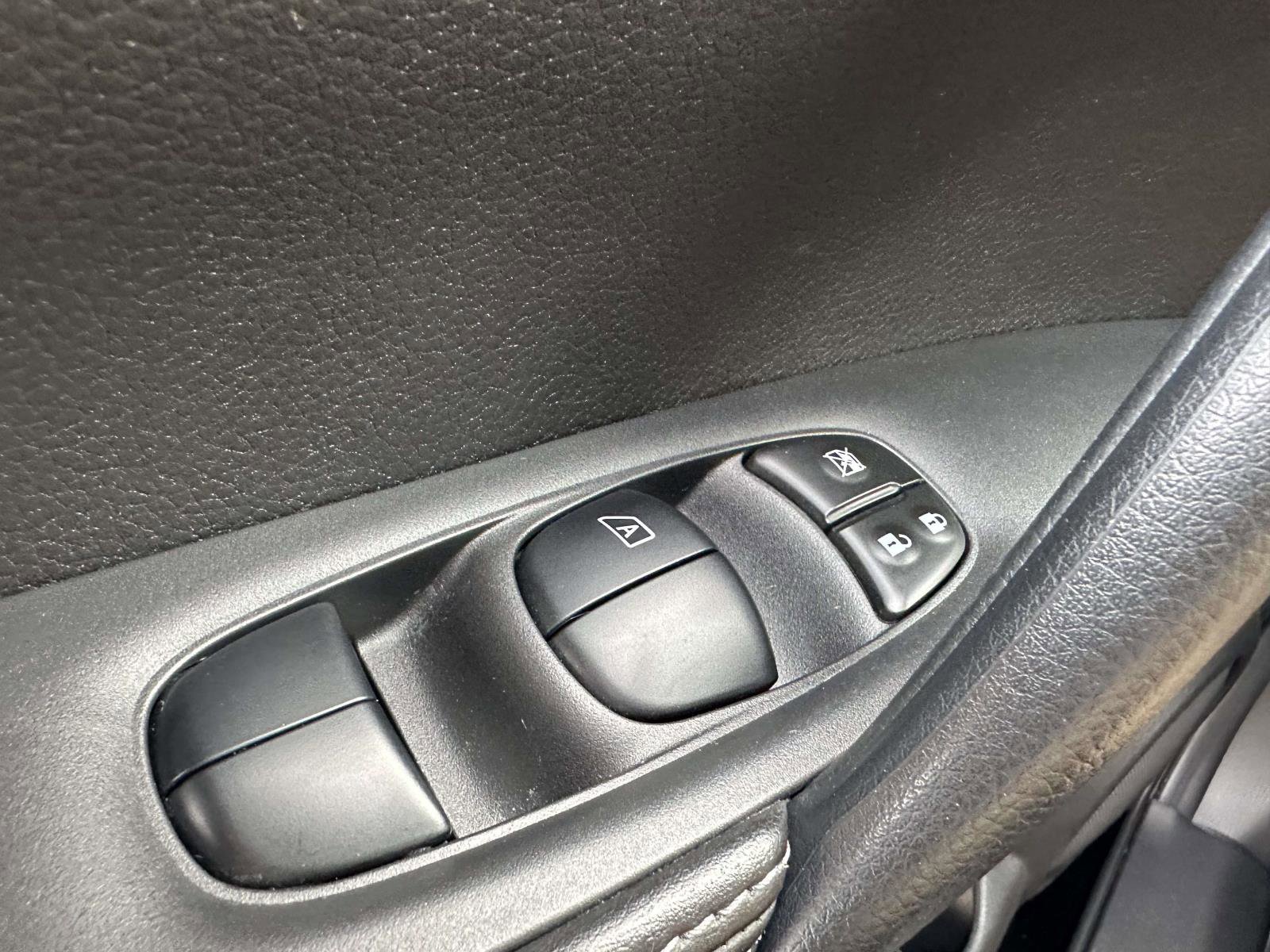 Used 2022 Nissan Rogue Sport SV image 31