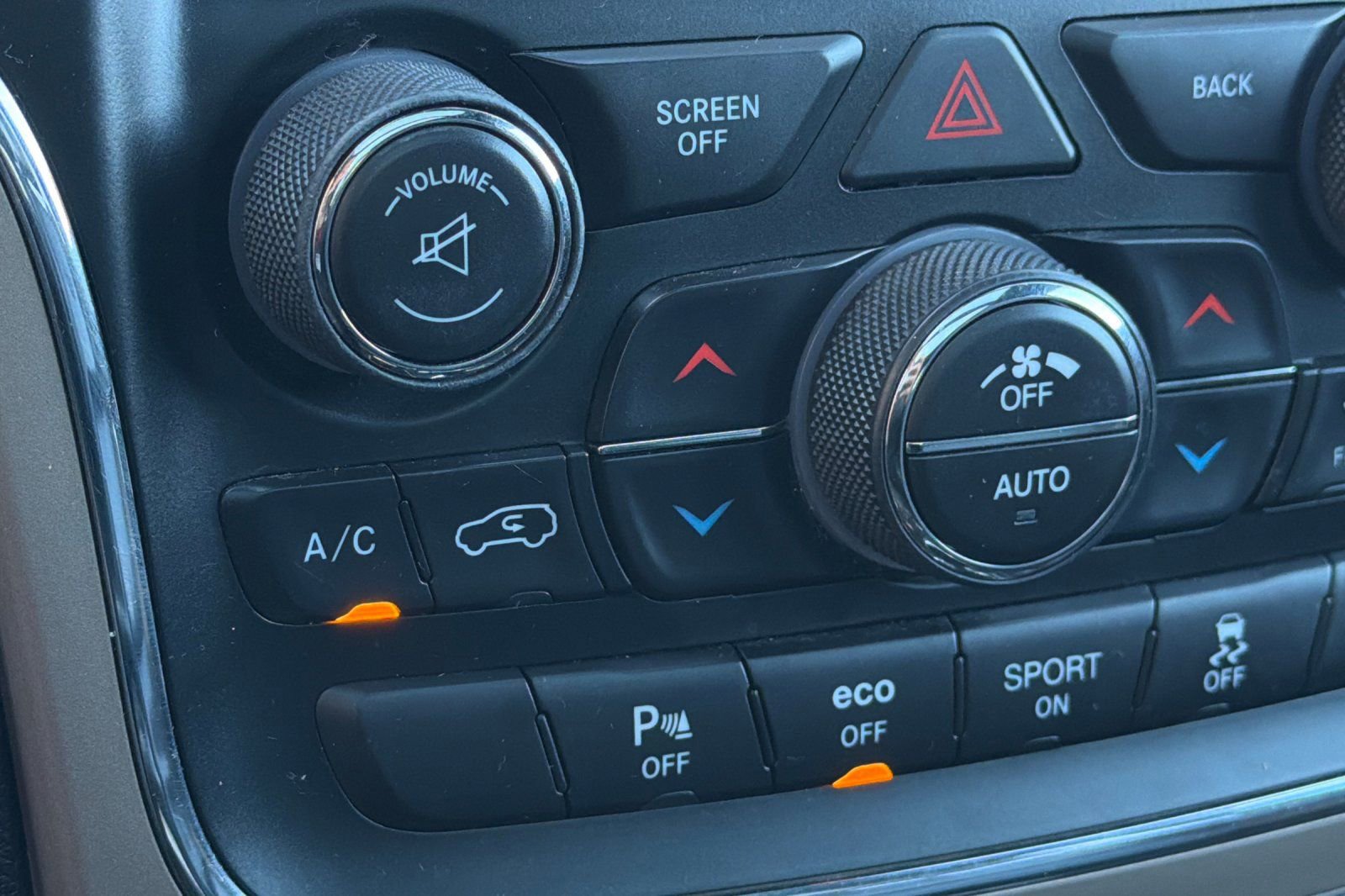 Used 2016 Jeep Grand Cherokee Overland w/ Advanced Technology Group AWD/4WD image 28