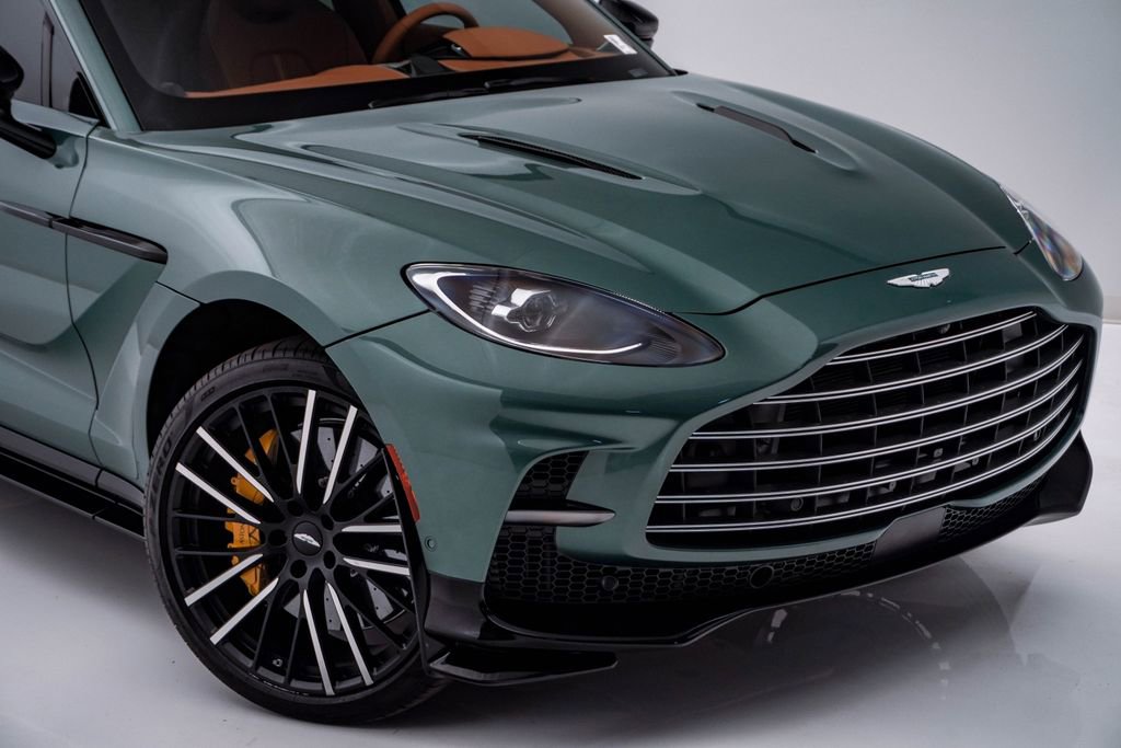 Used 2025 Aston Martin DBX 707 image 4