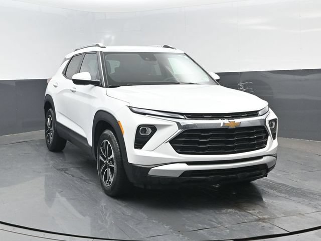 Used 2025 Chevrolet TrailBlazer LT AWD/4WD image 2