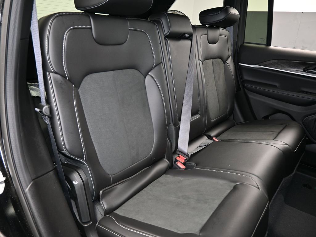 New 2026 Jeep Grand Cherokee Altitude RWD image 33