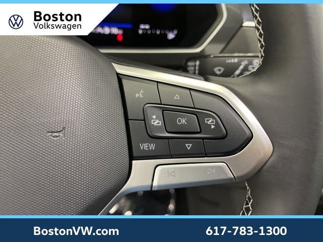 Used 2024 Volkswagen Tiguan SE w/ Panoramic Sunroof Package image 17