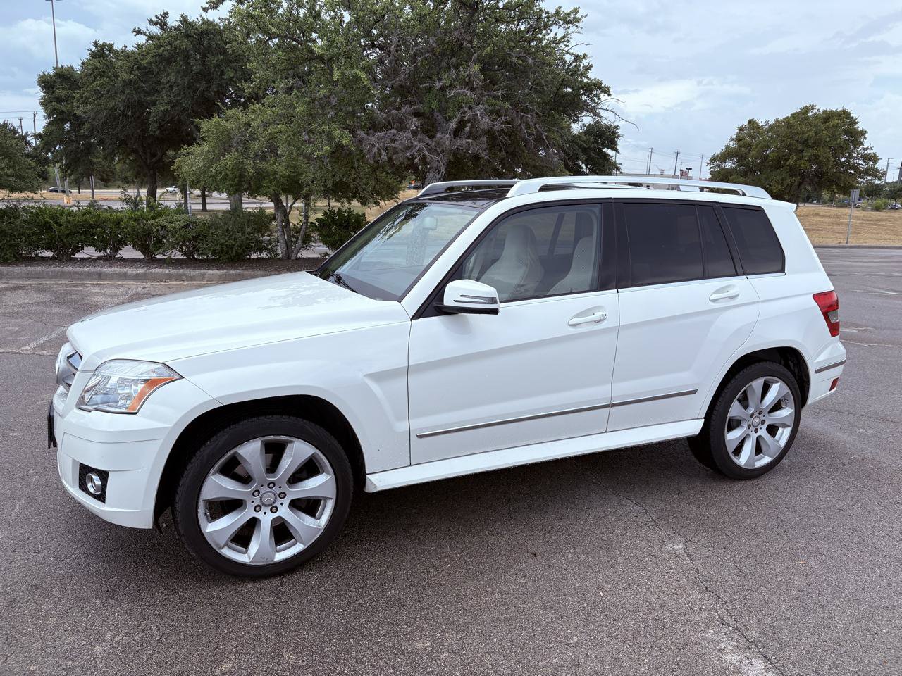Used 2010 Mercedes-Benz GLK 350 2WD image 2