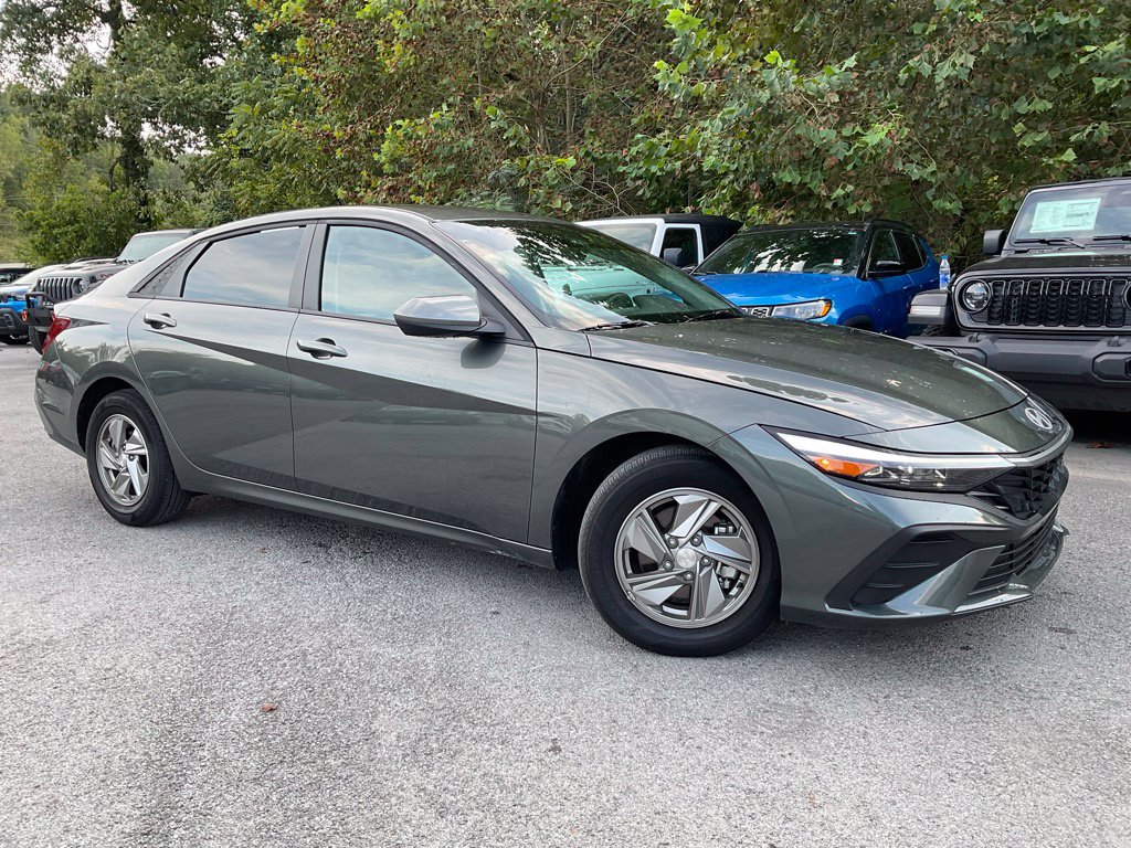 Used 2026 Hyundai Elantra SE w/ Cargo Package