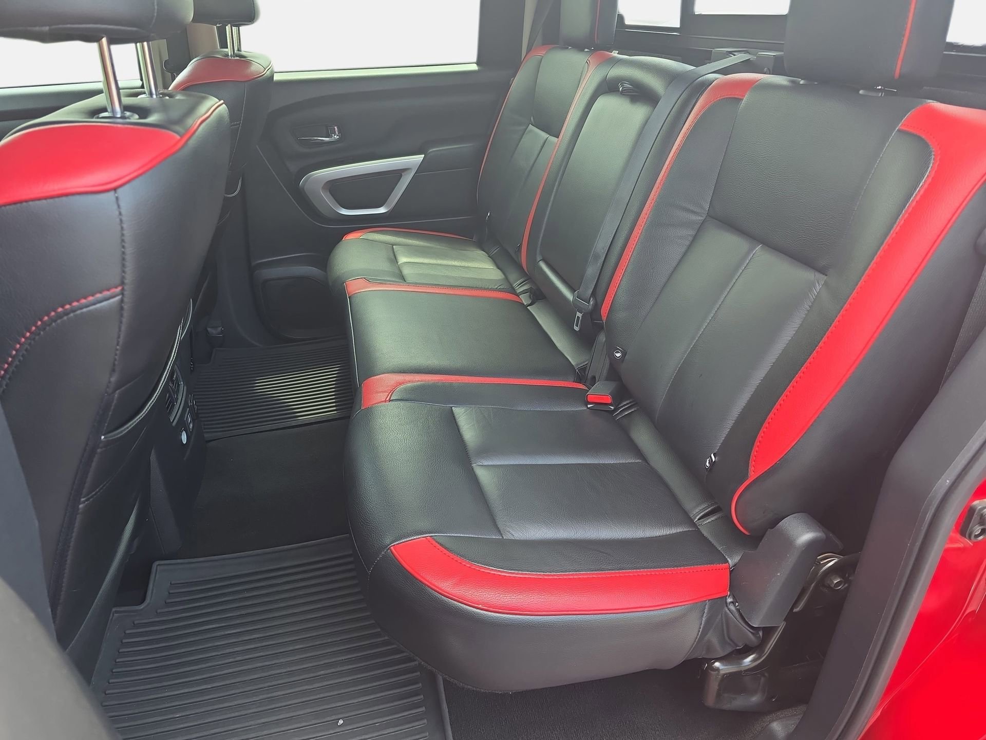 Used 2020 Nissan Titan SV w/ SV Convenience Package RWD image 13