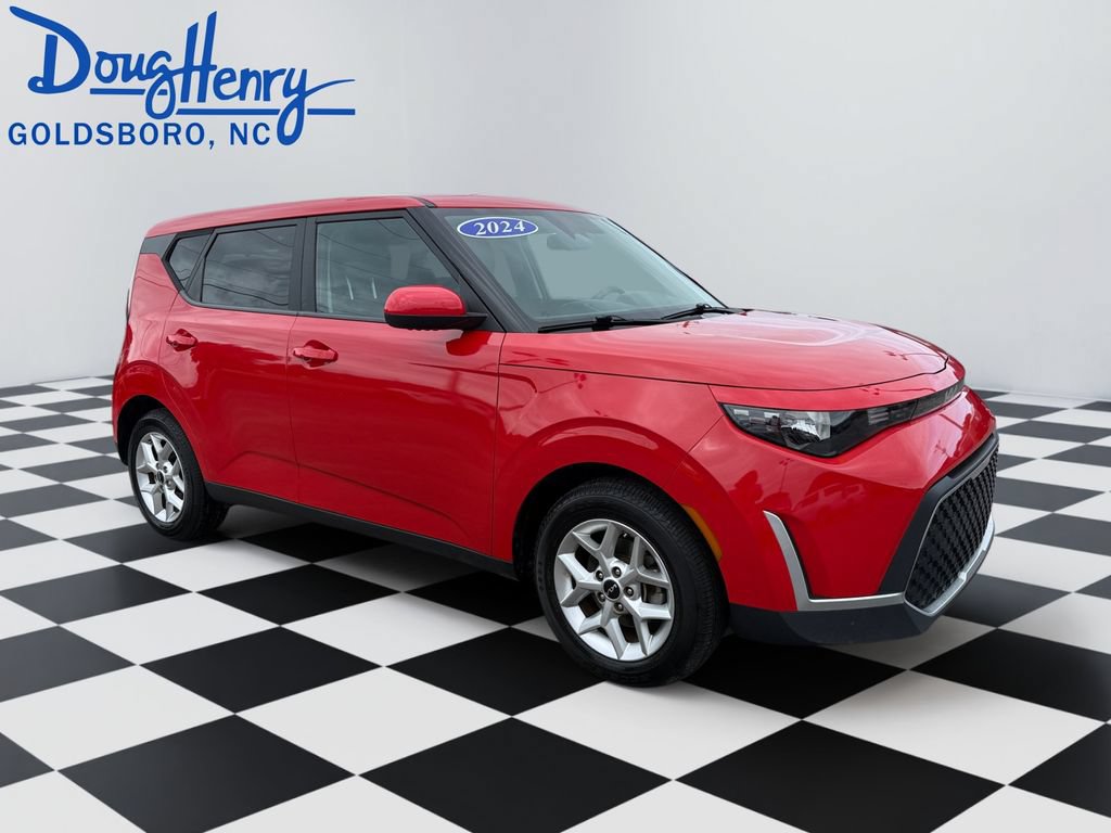 Used 2024 Kia Soul LX w/ Option Group 015 FWD image 7