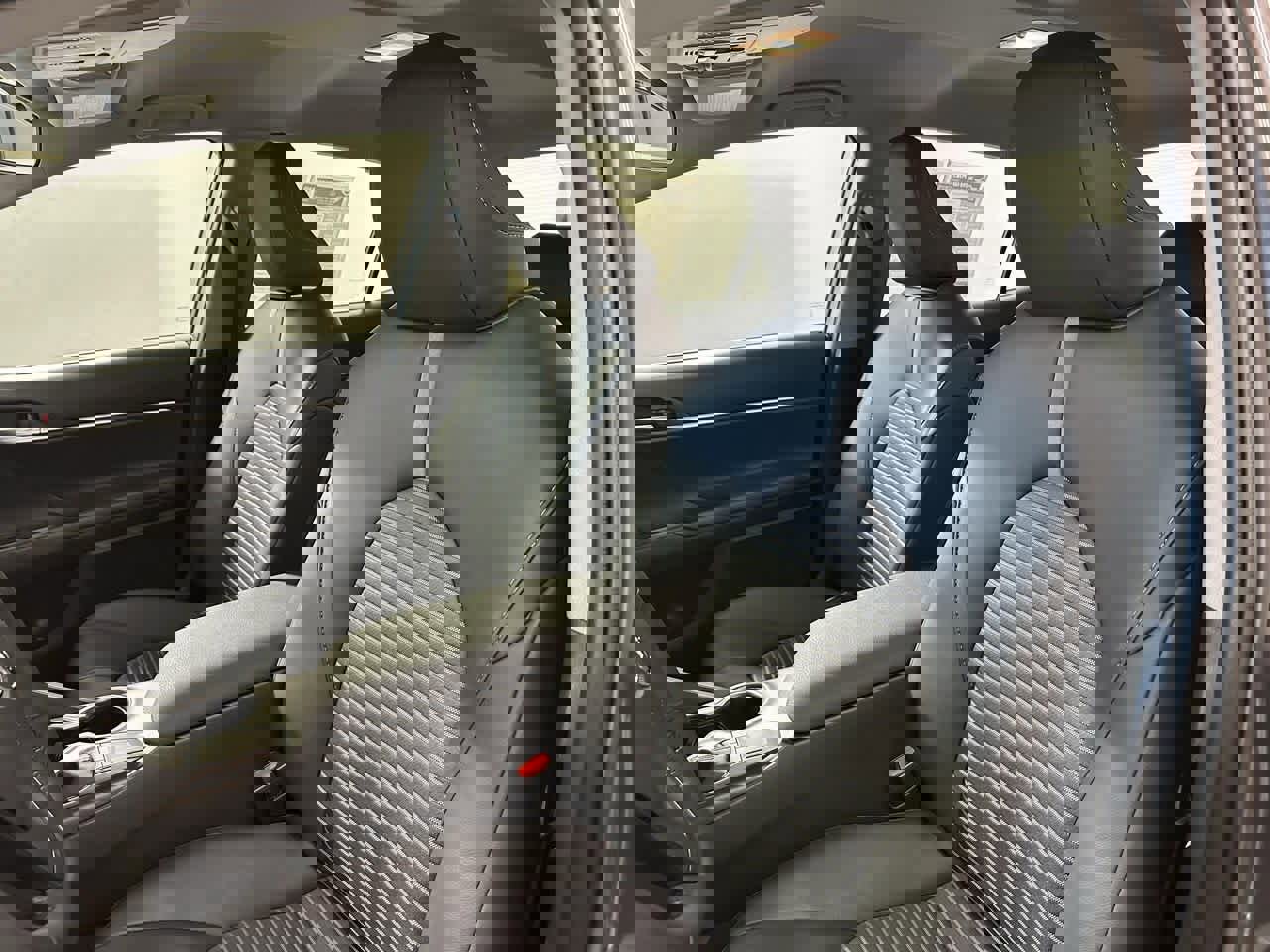 Used 2024 Toyota Camry SE image 10