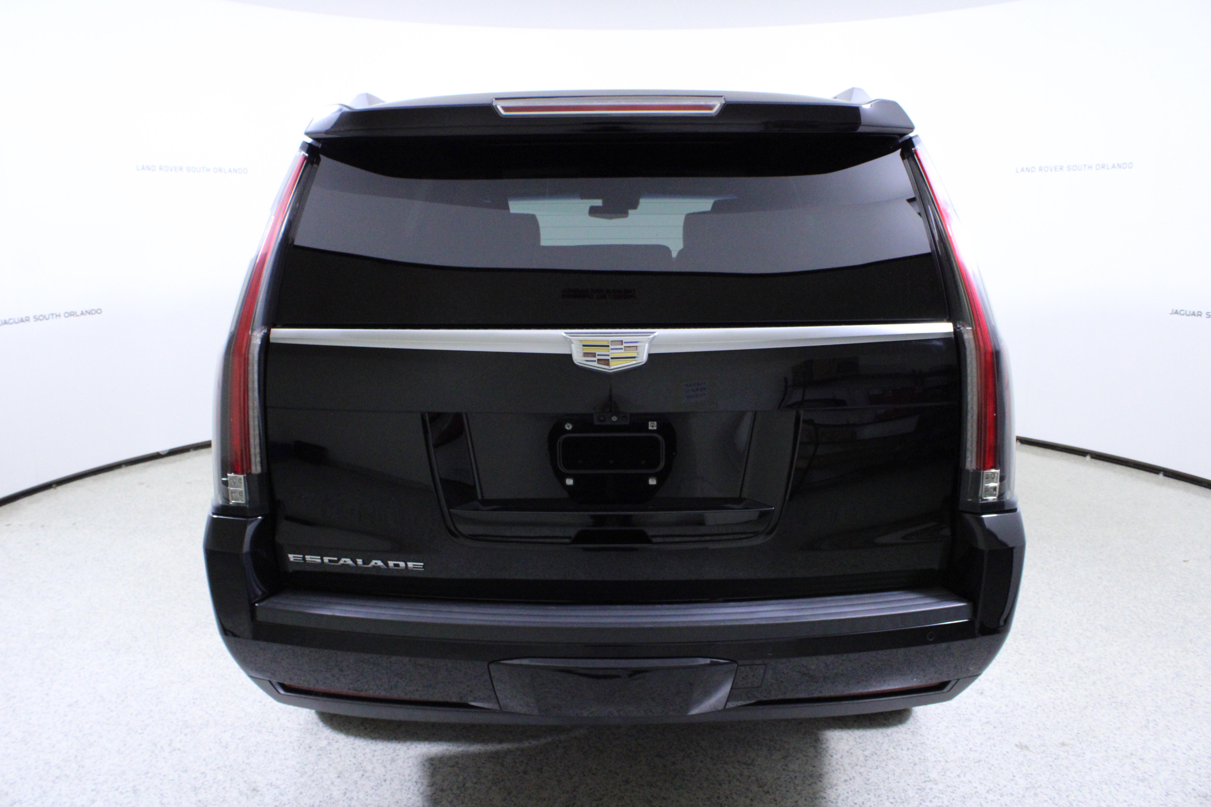 Used 2017 Cadillac Escalade Platinum image 5