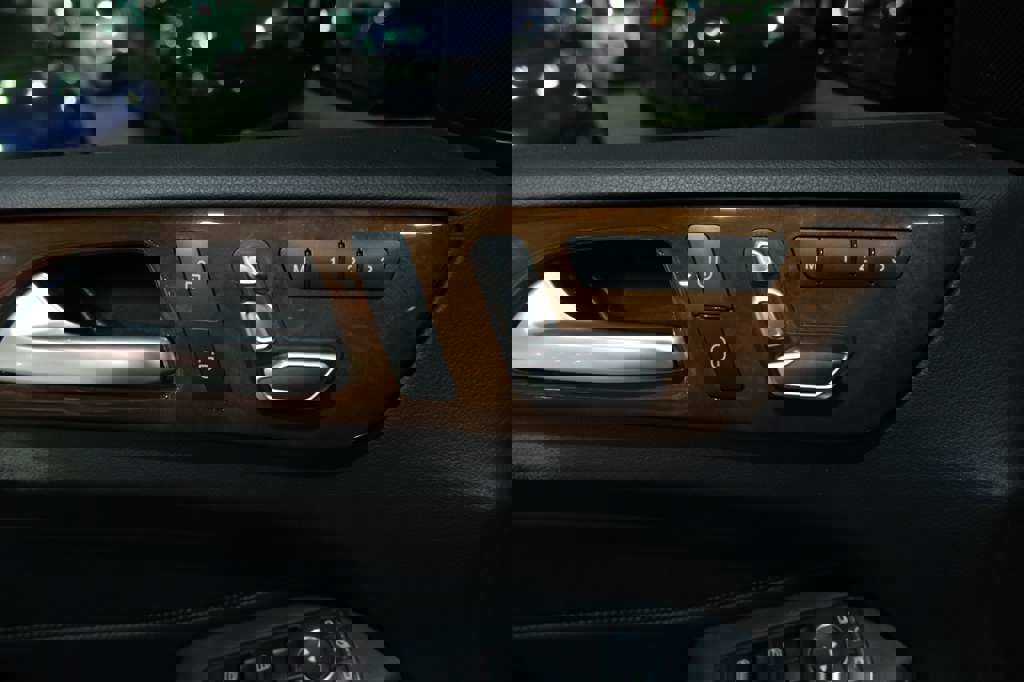 Used 2018 Mercedes-Benz GLS 450 4MATIC w/ Premium Package image 19