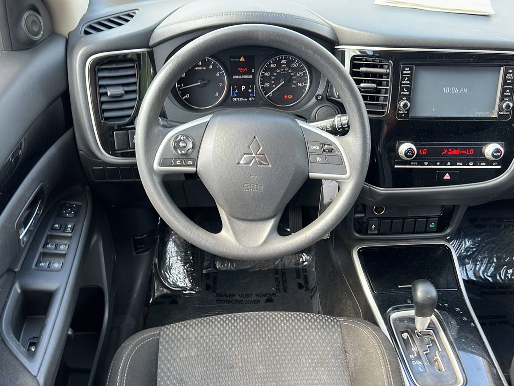 Used 2020 Mitsubishi Outlander ES FWD image 12