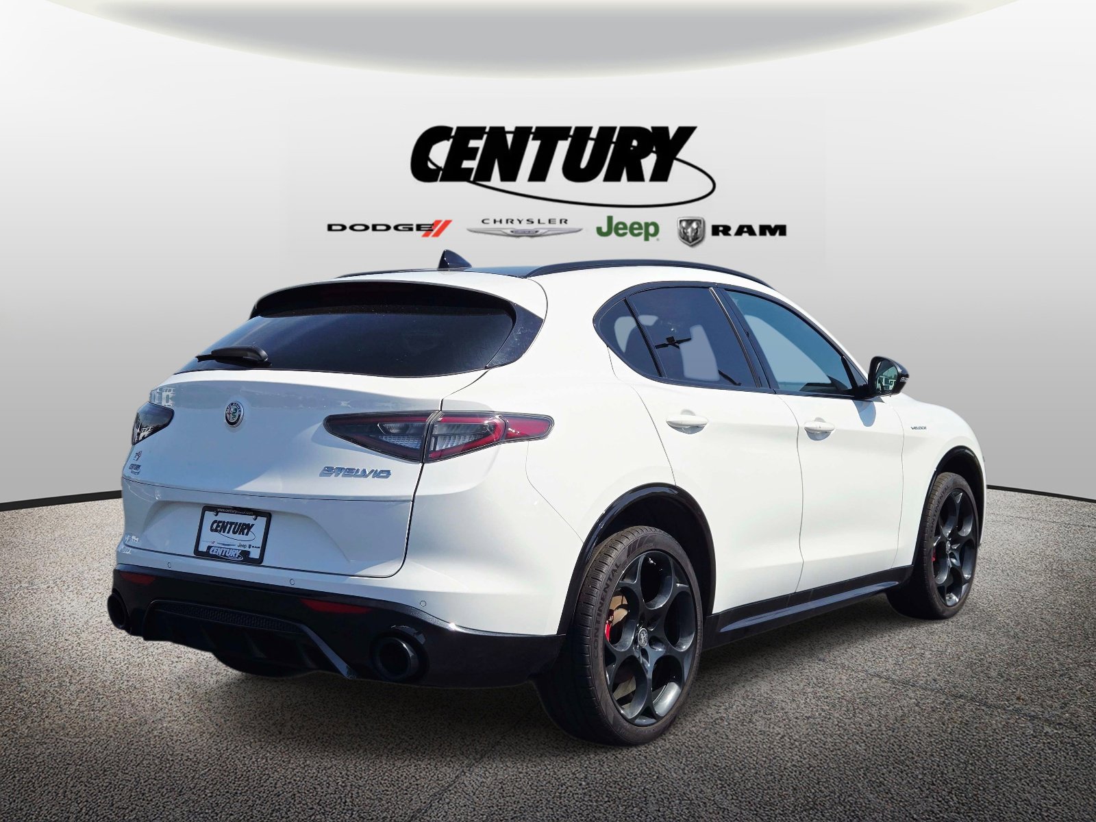 Used 2024 Alfa Romeo Stelvio Veloce AWD/4WD image 4
