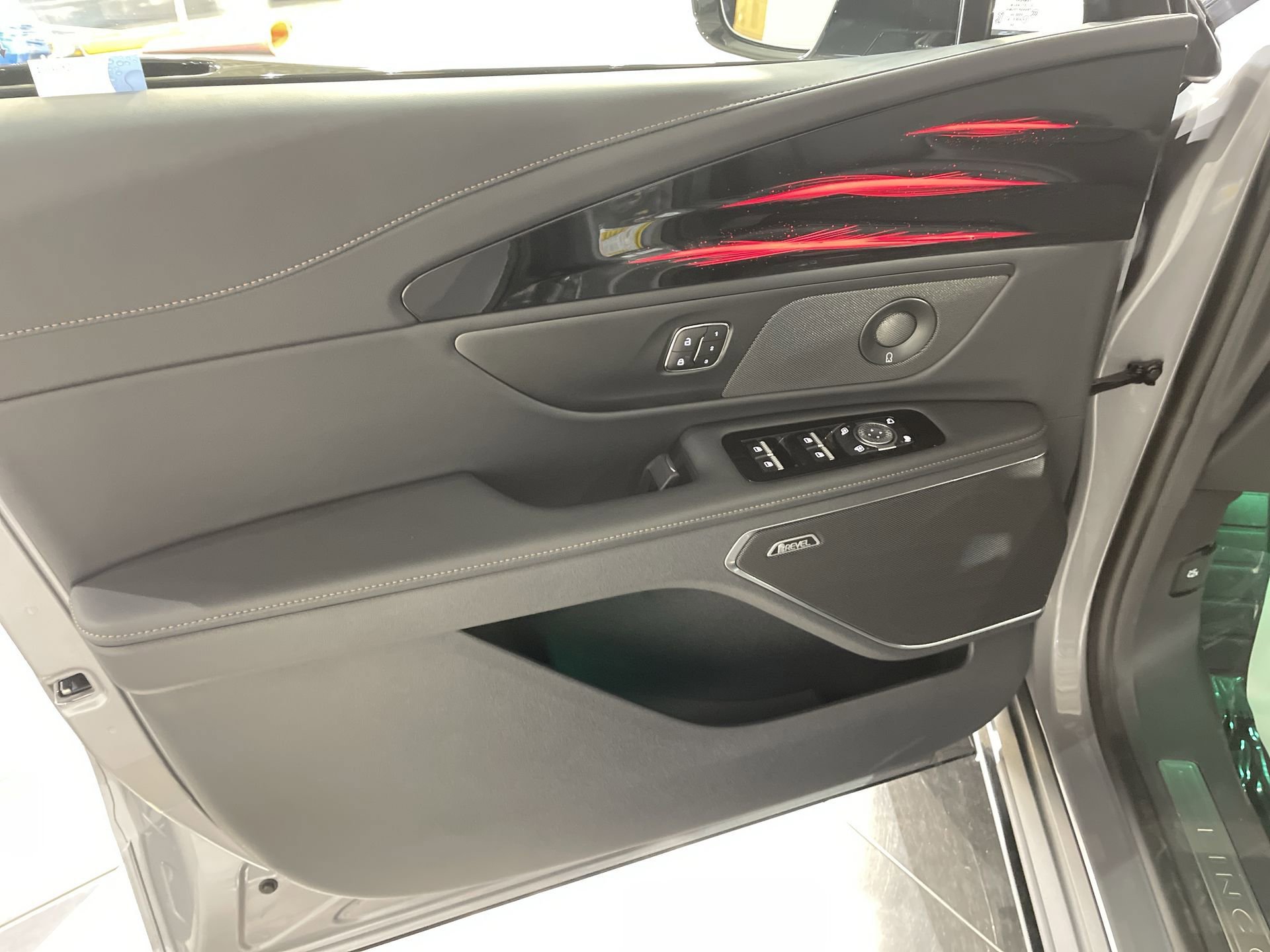 New 2024 Lincoln Nautilus Premier w/ Equipment Group 102A image 17