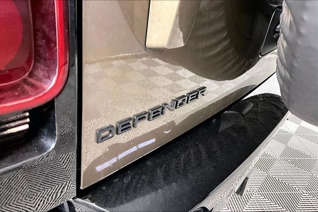 Used 2025 Land Rover Defender 110 X-Dynamic SE AWD/4WD image 22