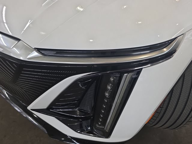 Certified 2024 Cadillac Lyriq Luxury w/ LPO, Floor Liner Package AWD/4WD image 33