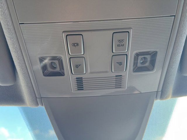 Used 2024 Volkswagen Tiguan SE image 37