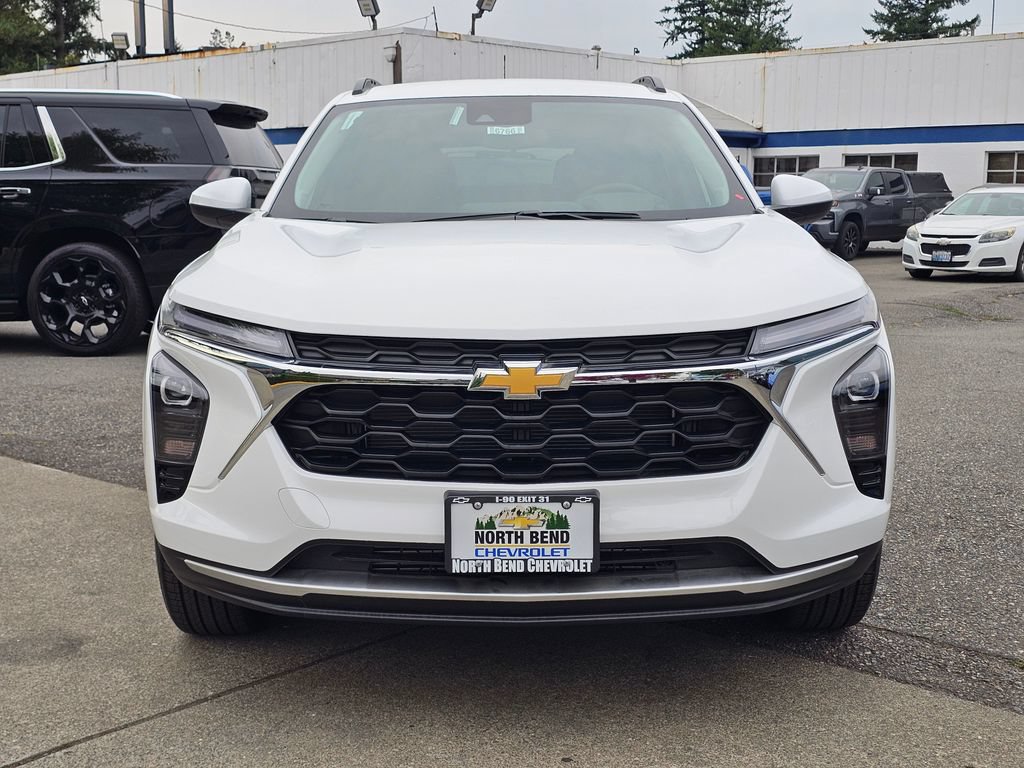 New 2026 Chevrolet Trax LT w/ LT Convenience Package FWD image 2
