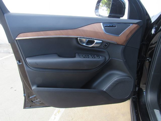 Used 2025 Volvo XC90 T8 Plus w/ Protection Package Premier image 15