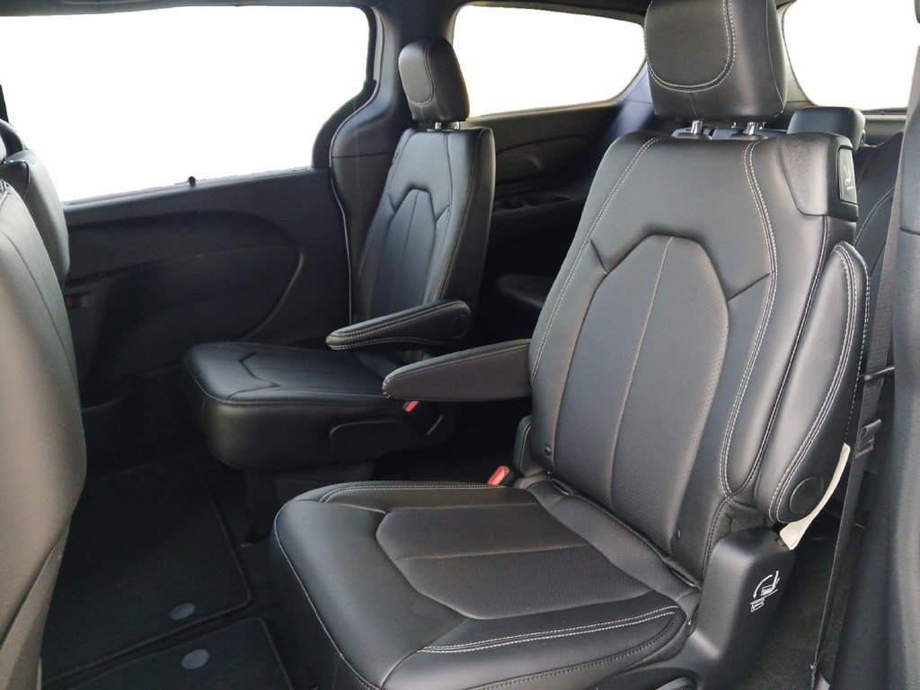 New 2027 Chrysler Pacifica LX FWD image 22