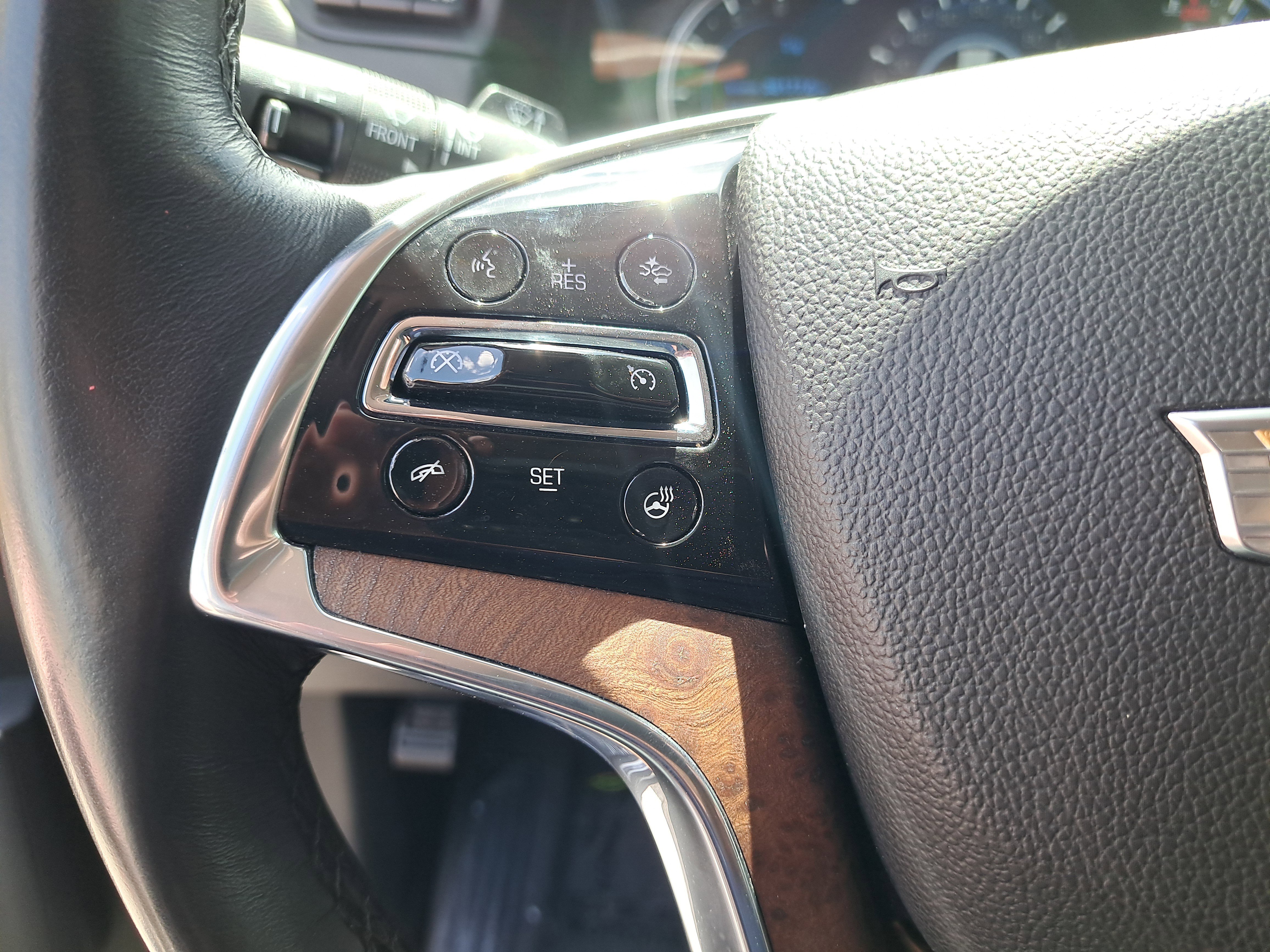 Used 2020 Cadillac Escalade Luxury image 24