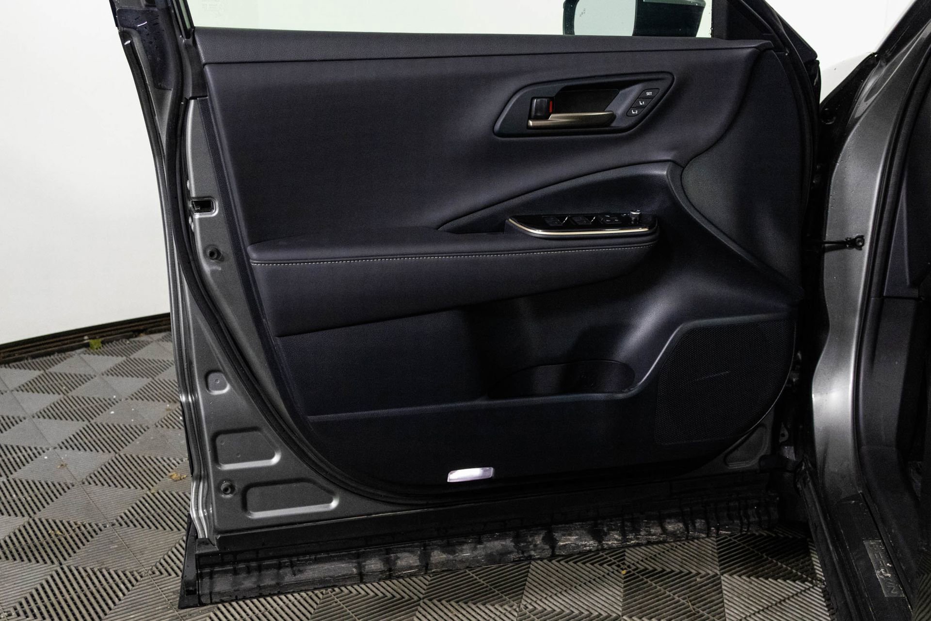 Used 2024 Toyota Crown Platinum image 32