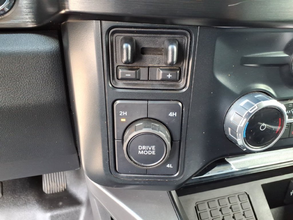 Used 2023 Ford F350 Lariat w/ FX4 Off-Road Package AWD/4WD image 27