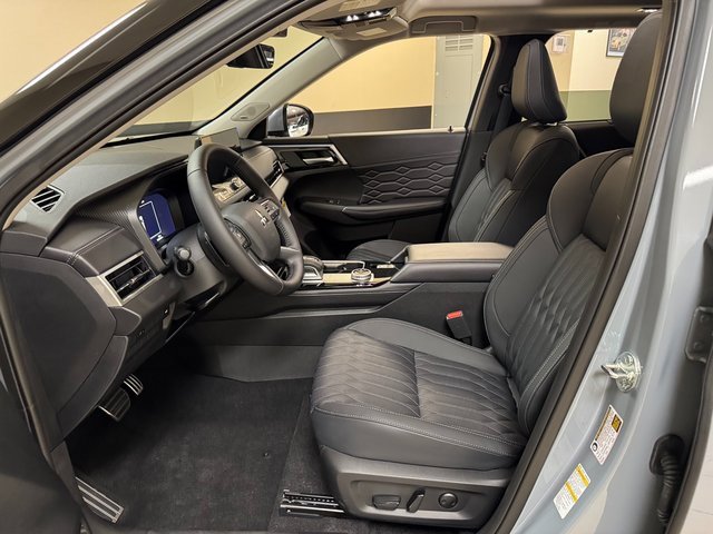 New 2025 Mitsubishi Outlander SEL image 8