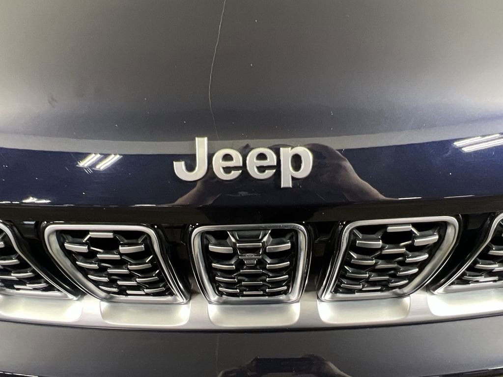 Used 2023 Jeep Grand Cherokee Summit w/ Luxury Tech Group V image 32
