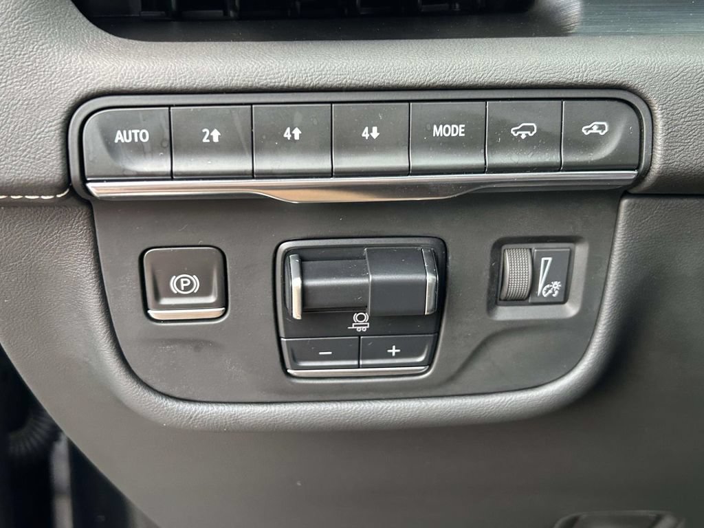 Used 2023 Cadillac Escalade ESV Sport w/ LPO, ONYX Package AWD/4WD image 22