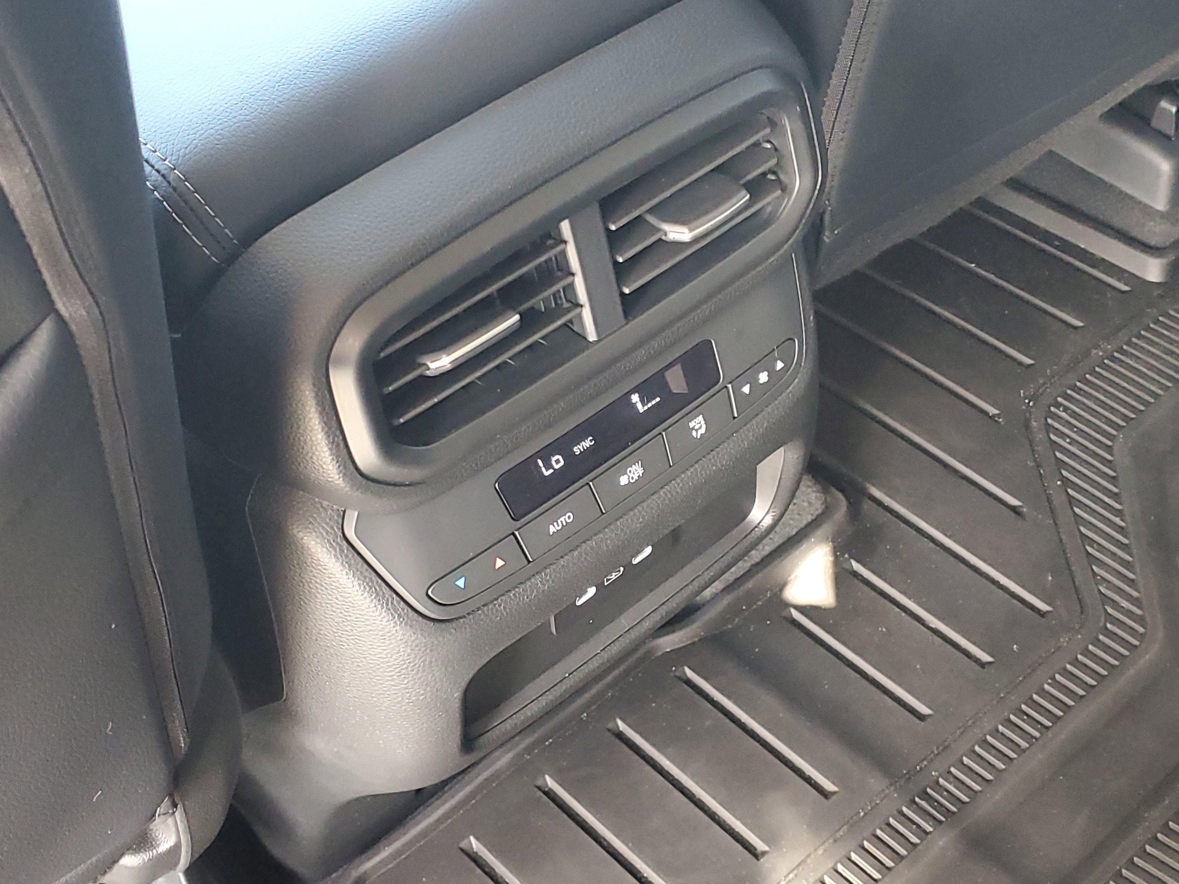 Used 2025 Honda Pilot Touring image 12