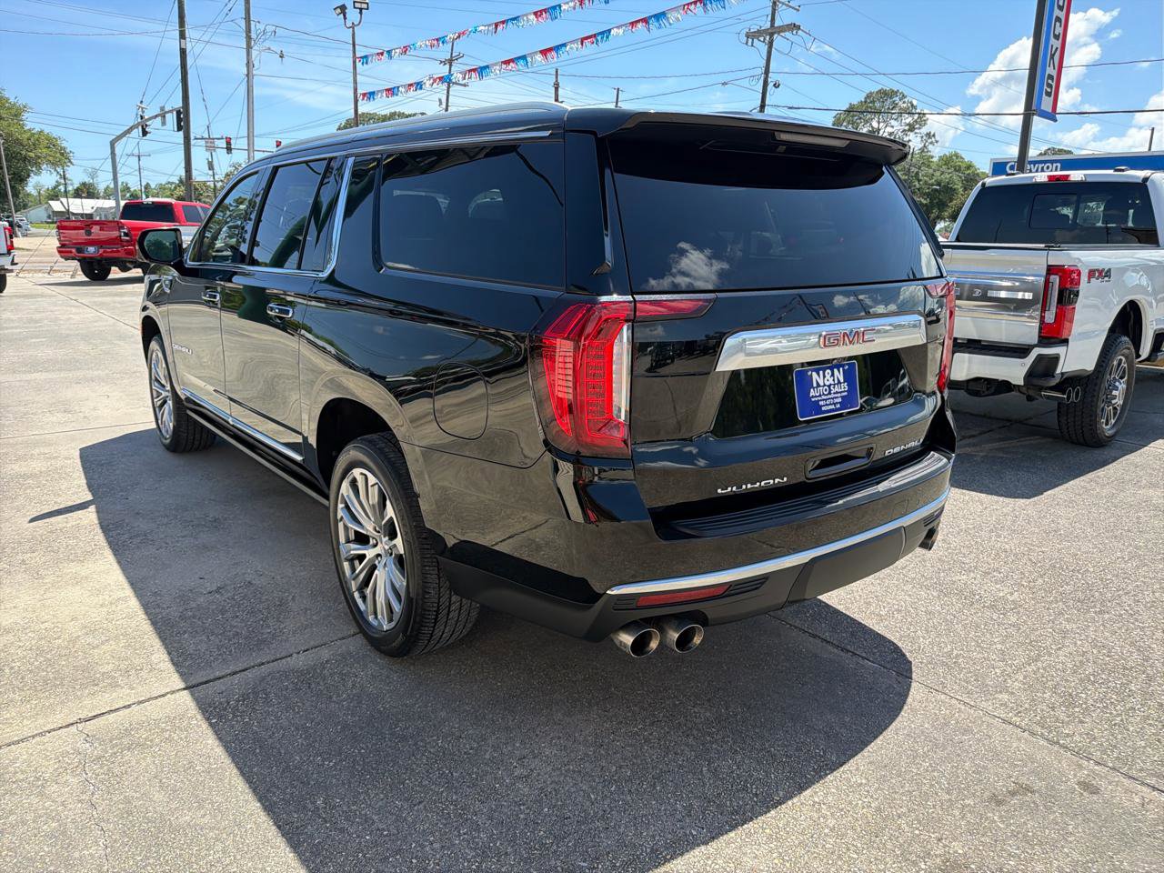Used 2021 GMC Yukon XL Denali w/ Denali Premium Package image 6