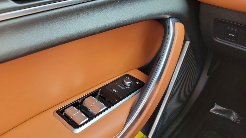 Used 2021 Jaguar XF R-Dynamic SE image 24