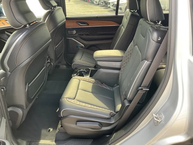 Used 2023 Jeep Grand Cherokee L Summit AWD/4WD image 25
