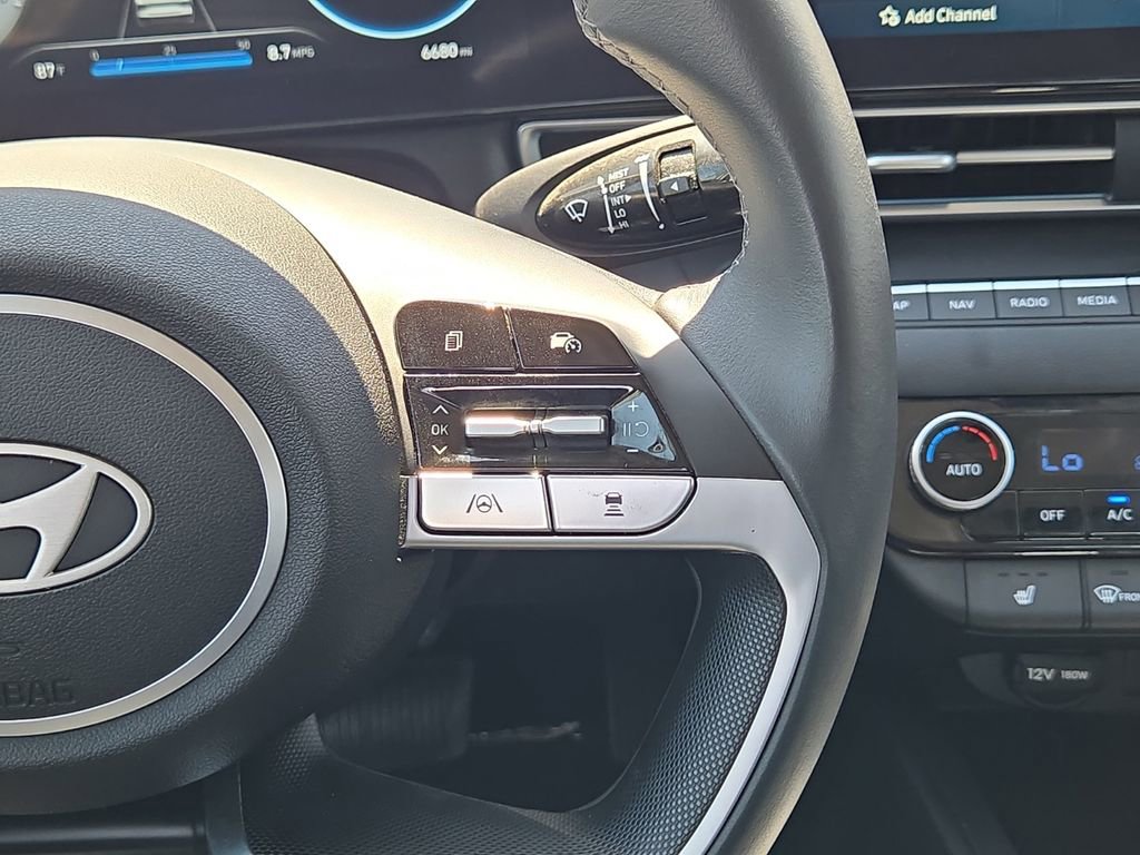 Used 2025 Hyundai Elantra Limited FWD image 19
