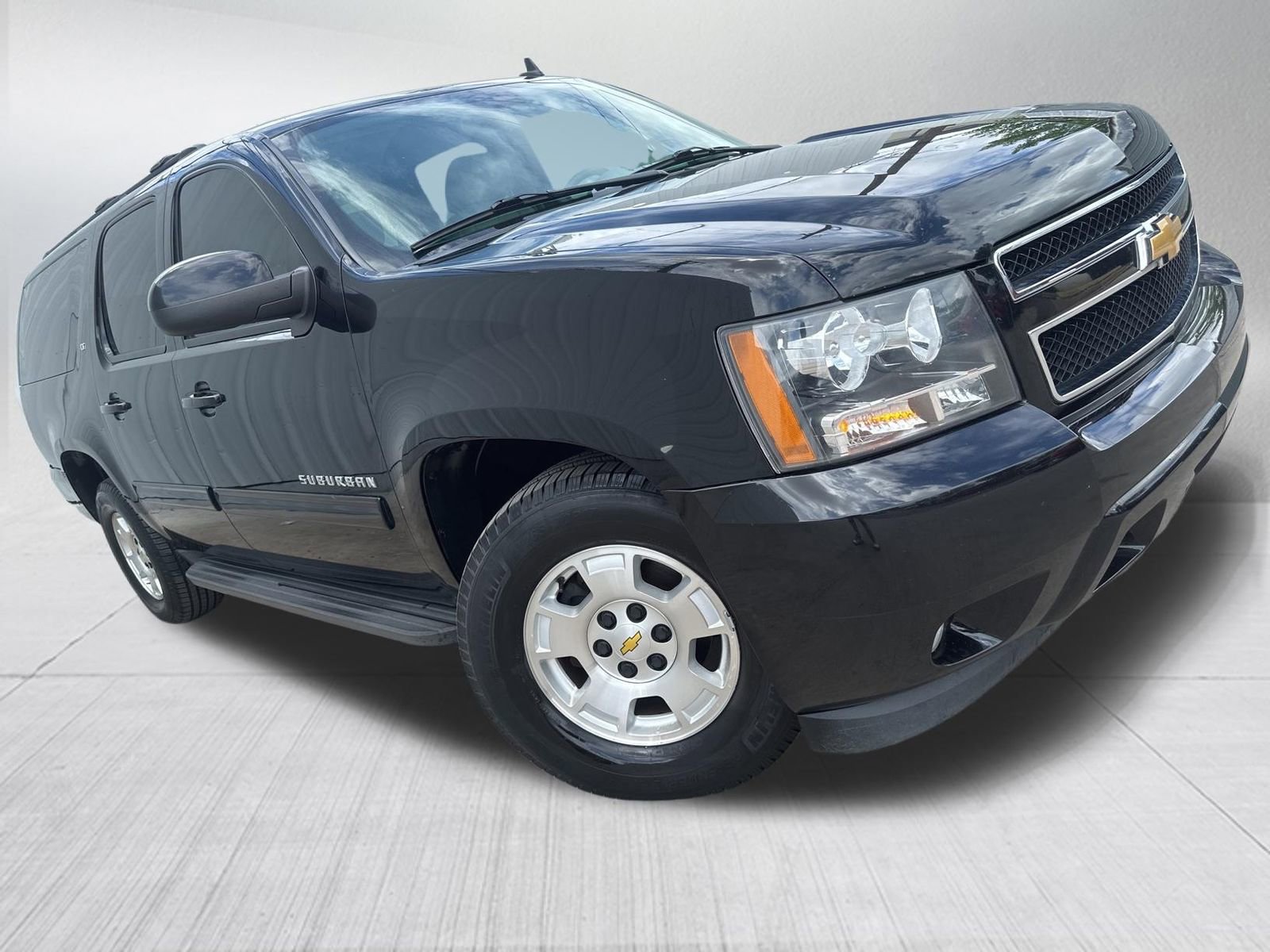 Used 2013 Chevrolet Suburban LT image 3