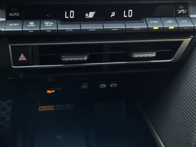 Used 2025 Toyota Camry SE w/ Convenience Package FWD image 17