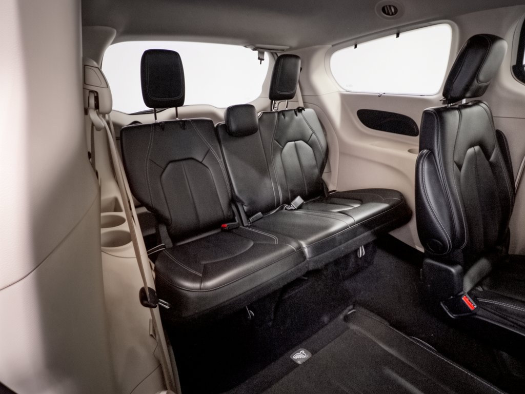 Used 2022 Chrysler Pacifica Touring-L FWD image 29