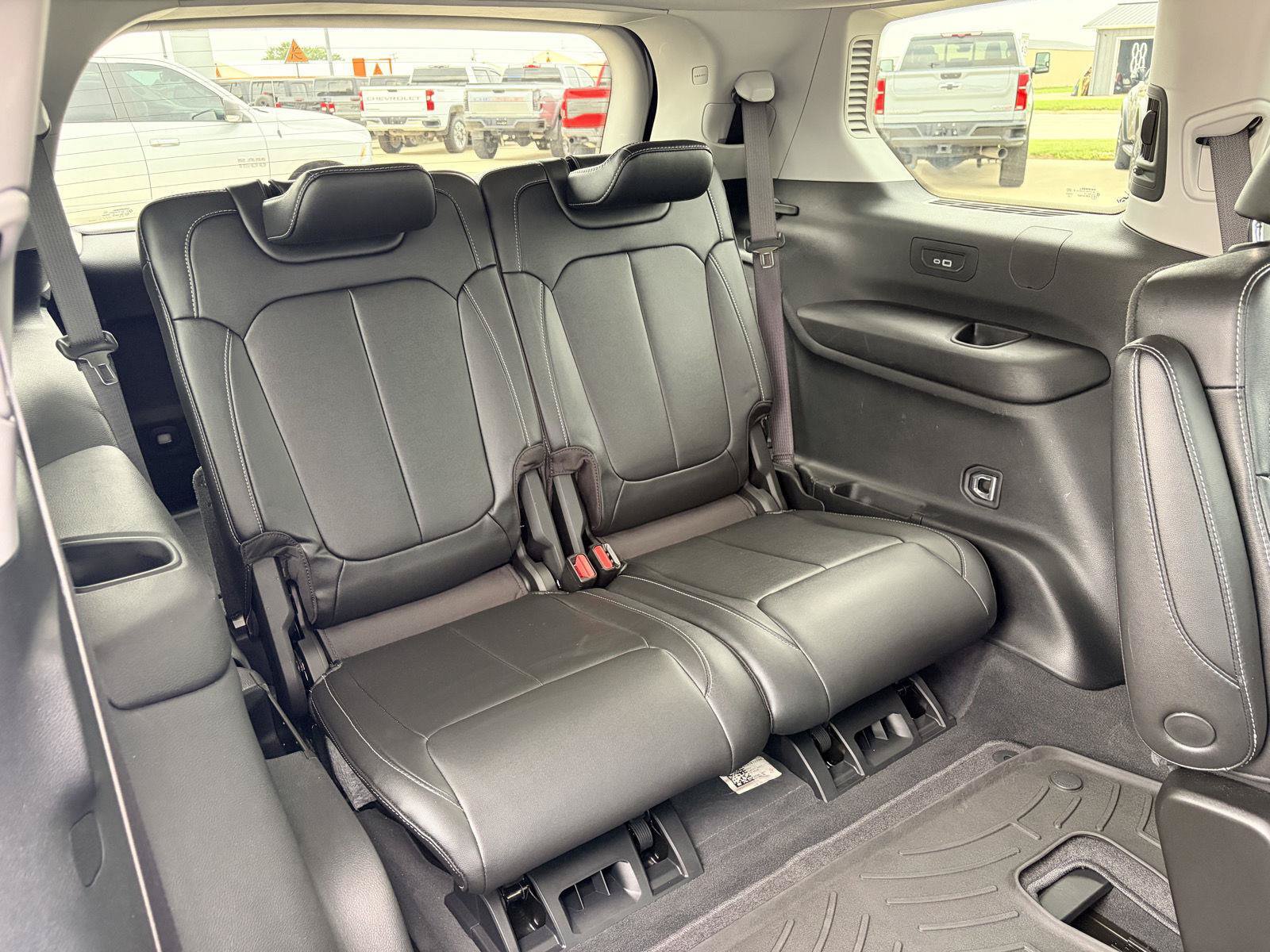 Used 2024 Jeep Grand Cherokee L Limited w/ Black Appearance Package AWD/4WD image 35