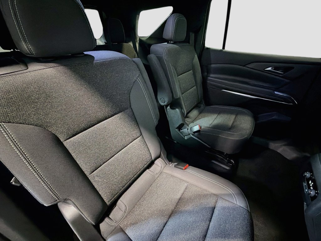 Used 2025 Chevrolet Traverse LT AWD/4WD image 29