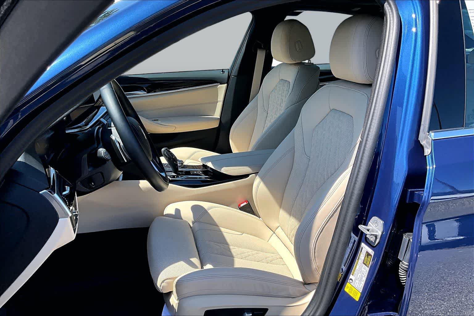 Used 2023 BMW 530i w/ Premium Package RWD image 8