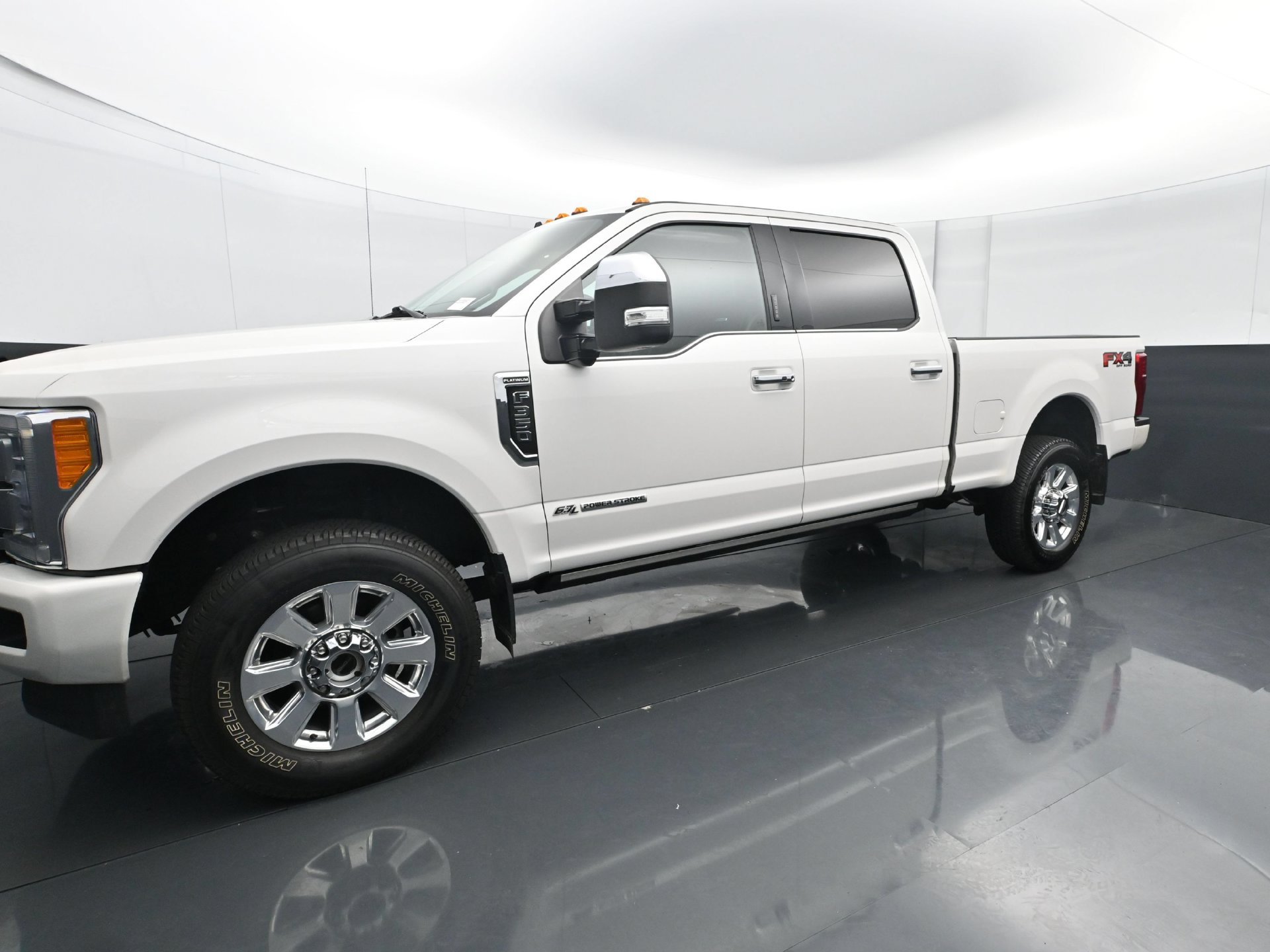 Used 2019 Ford F350 Platinum w/ Platinum Ultimate Package AWD/4WD image 2