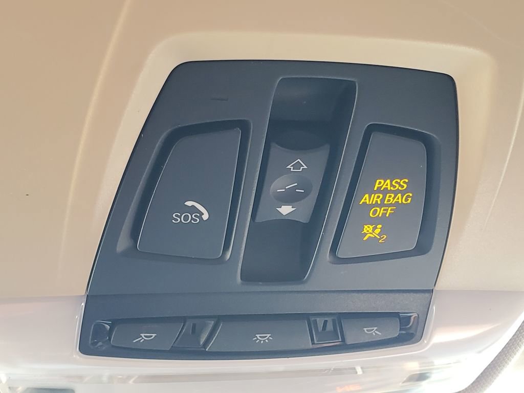 Used 2016 BMW 320i Sedan image 28