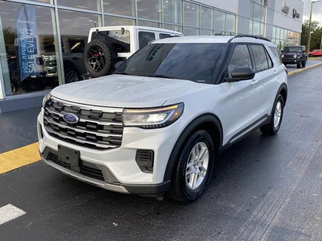 Used 2025 Ford Explorer Active image 4