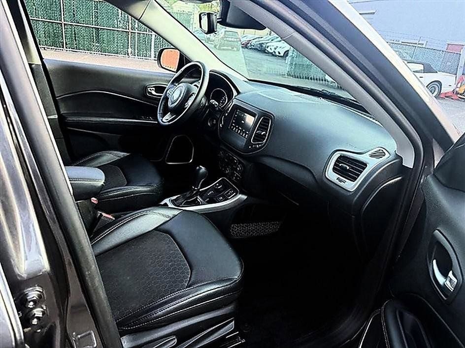 Used 2019 Jeep Compass Latitude AWD/4WD image 6