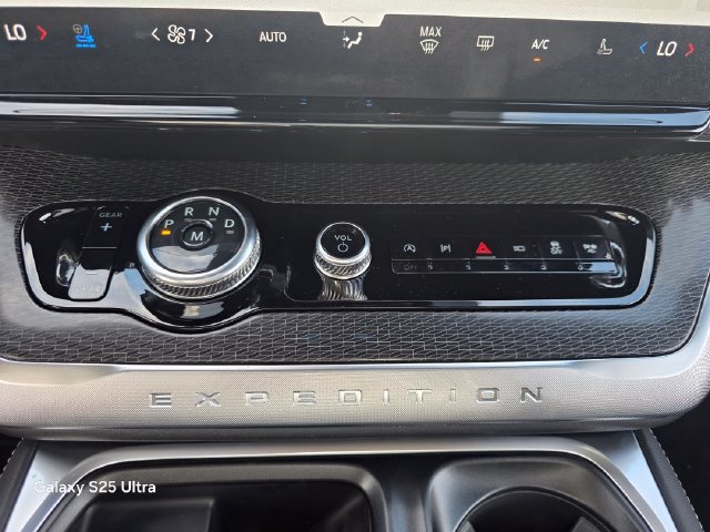 New 2027 Ford Expedition Platinum w/ Stealth Appearance Package RWD image 25